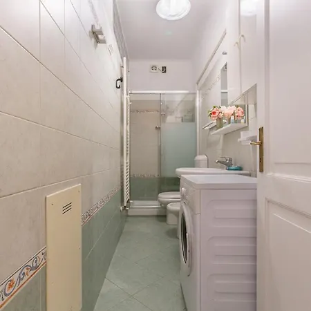 Guesthost - Piazza Aldrovandi Quiet Lovely Apartamento Bolonha