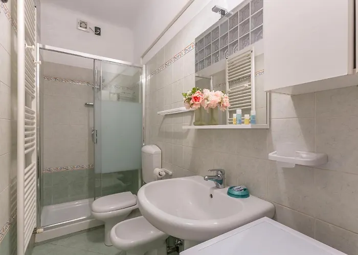 Guesthost - Piazza Aldrovandi Quiet Lovely شقة