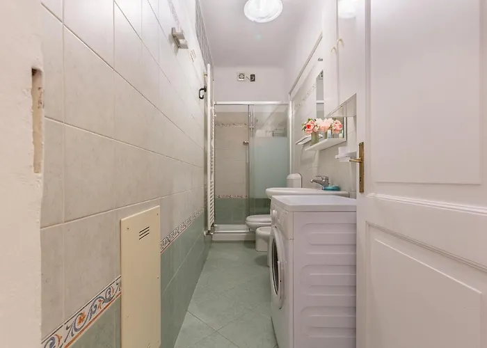 Guesthost - Piazza Aldrovandi Quiet Lovely 아파트 볼로냐